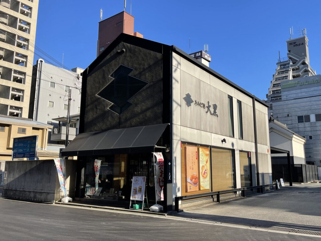 なぜ世界のグルメ旅人が「エビフライサンド」を求めて大須へ集うのか？ 2026年、名古屋「コンパル」が魅せる昭和レトロと濃密コーヒーの圧倒的熱量