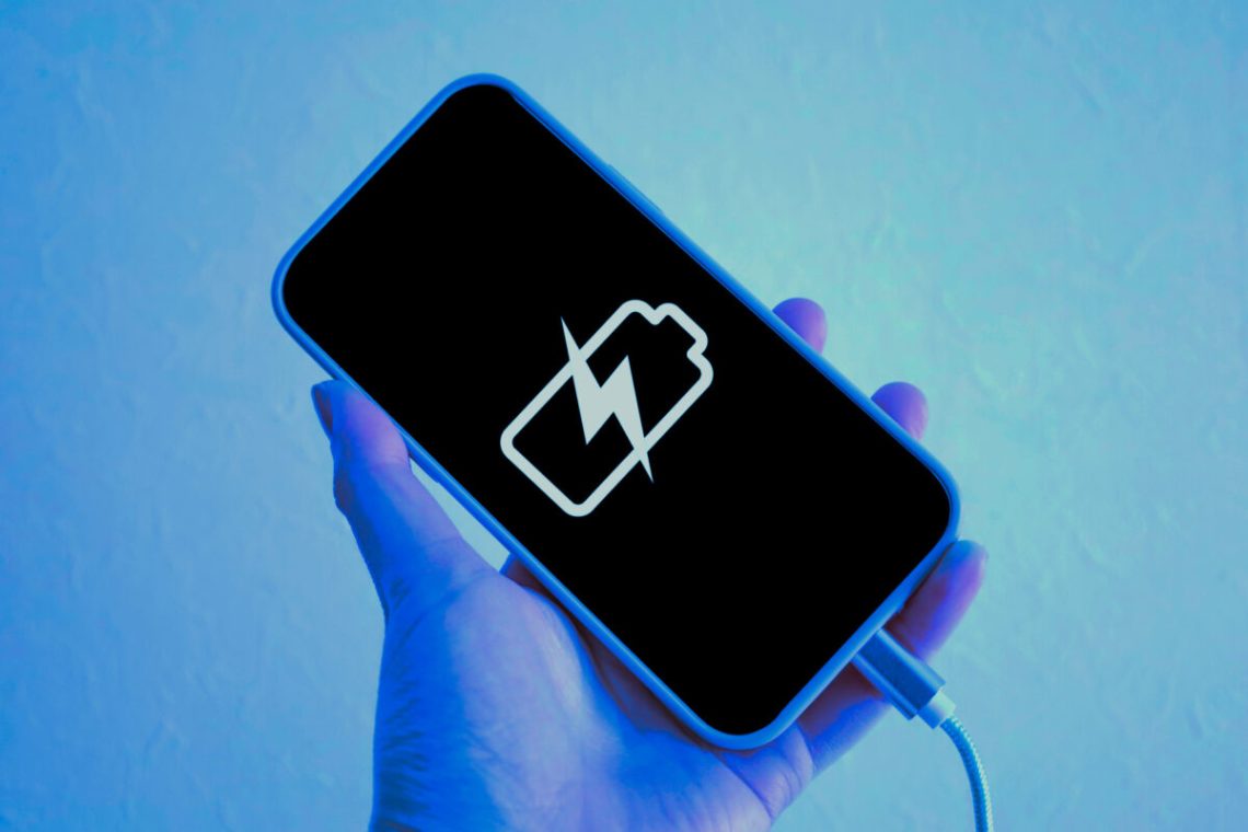 スマホの低速充電はなぜ？原因究明と急速充電に戻す改善ワザ【2026】