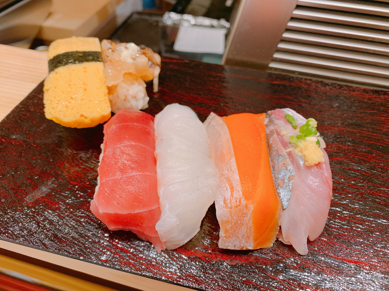 なぜ中野の立ち食い寿司に行列が？地元民が唸る最強コスパの真相