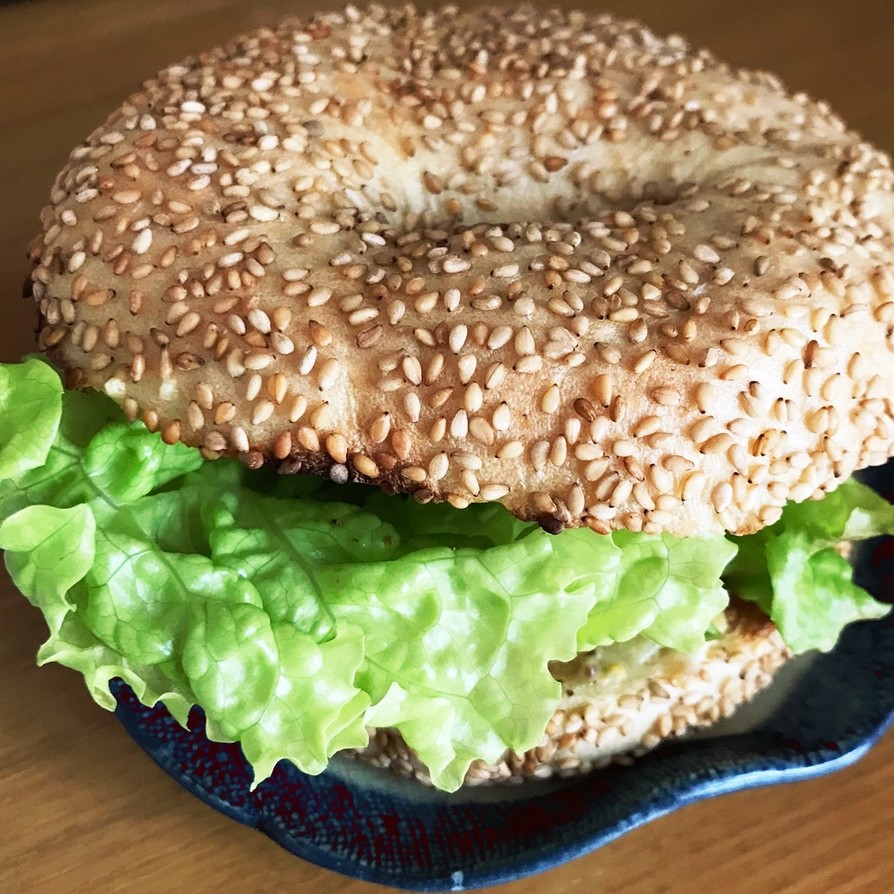 カチカチ冷凍ベーグルが劇的にもちもち！プロ直伝の解凍＆焼き方完全版