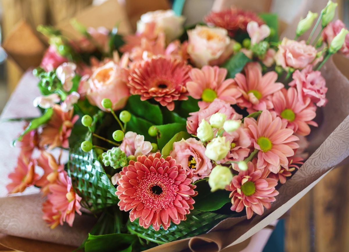 感謝を伝える花言葉完全ガイド！色と本数の落とし穴と喜ばれる花束選び