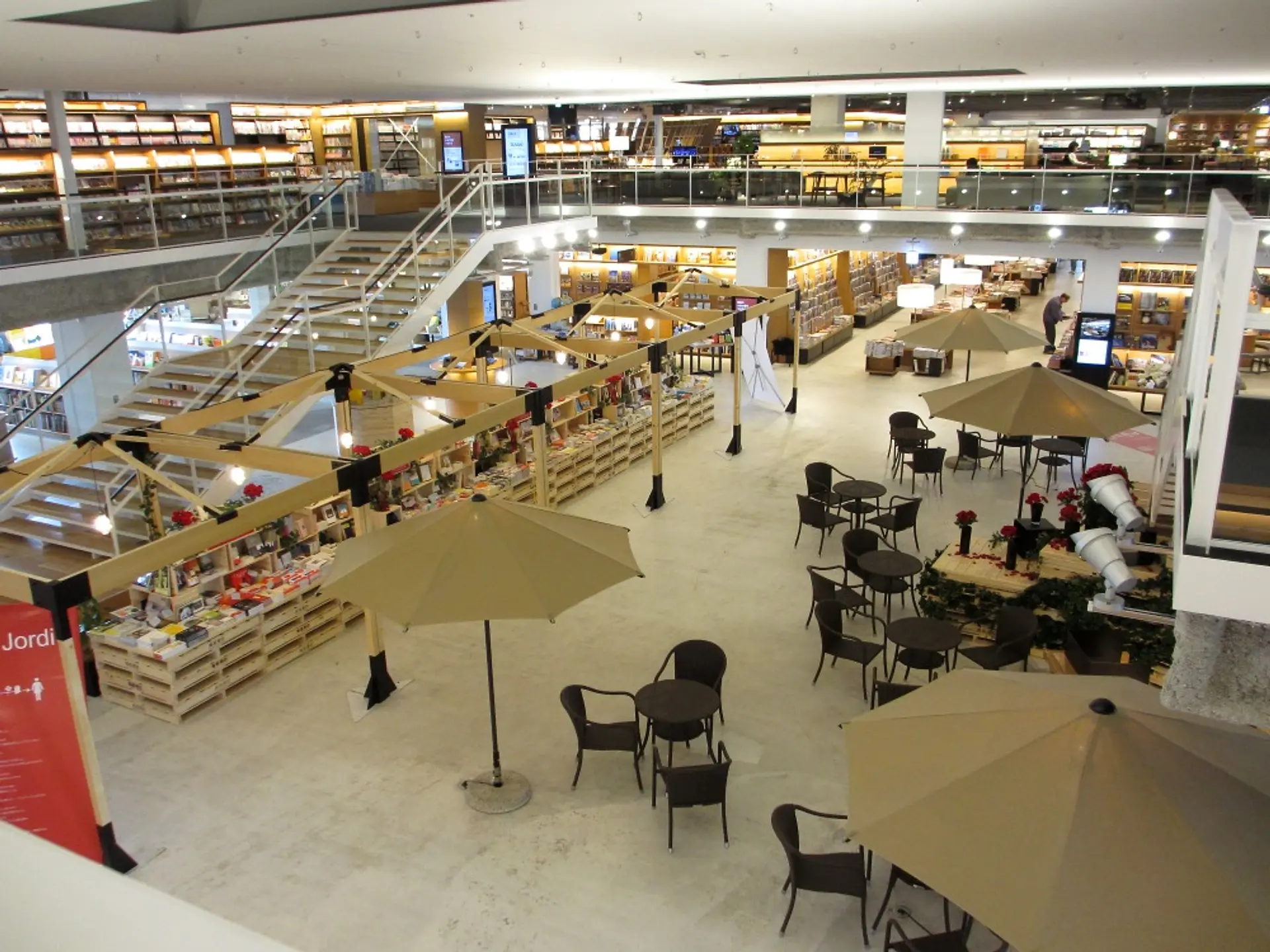 函館蔦屋書店2026年完全ガイド！スタバやランチの魅力と混雑回避術