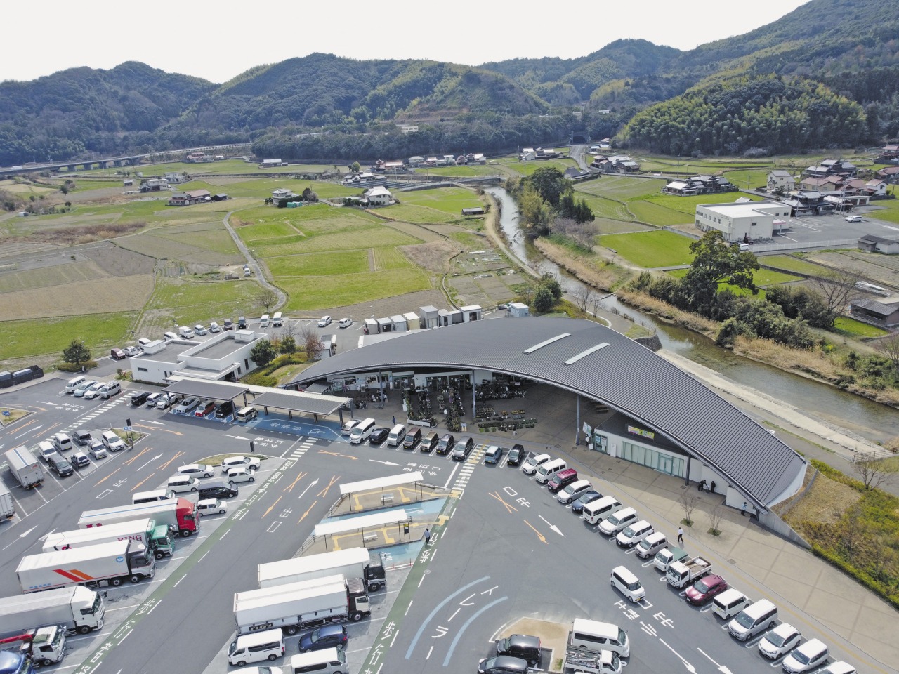 道の駅ソレーネ周南が絶賛される真相！24時間営業と車中泊の真価