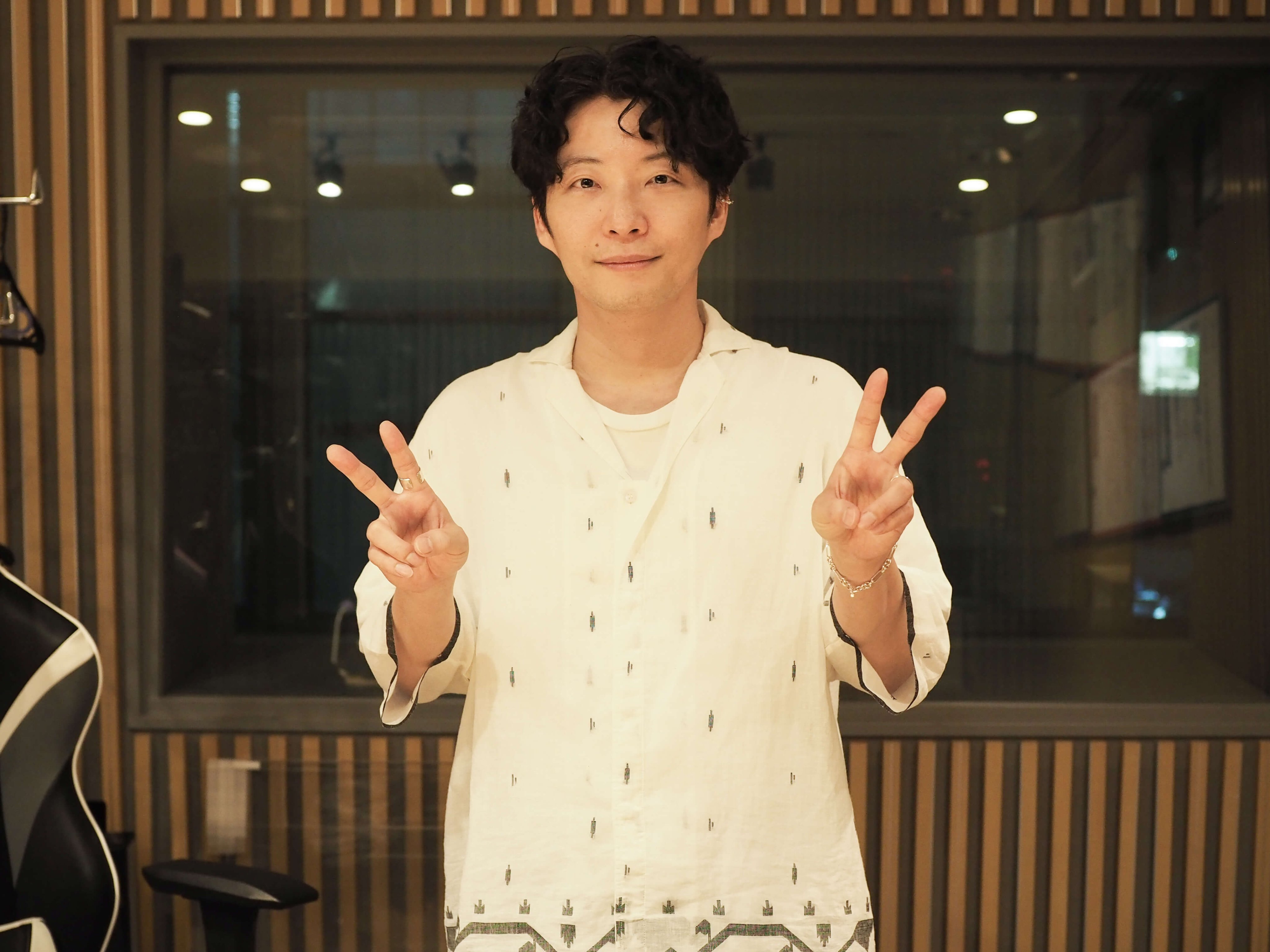 星野源の私服が話題！愛用ブランド・高級時計・スニーカー徹底解剖