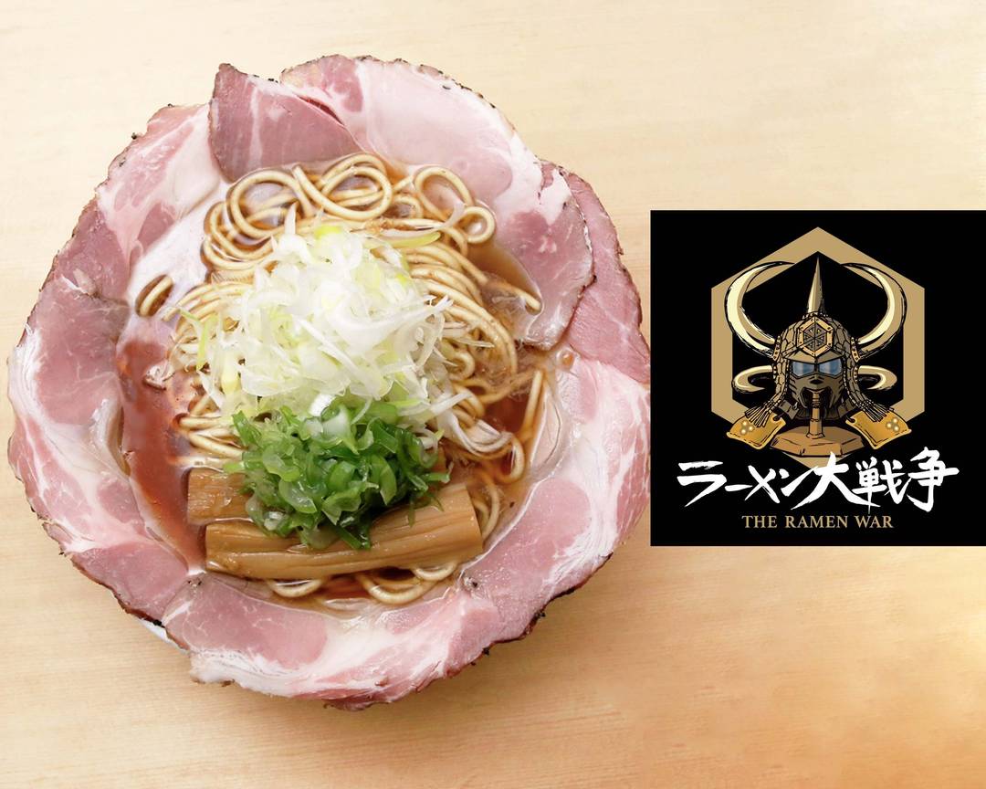丼を覆い尽くす肉の圧巻——2026年、「ラーメン大戦争」が魅せる進化と世界沸騰の裏側