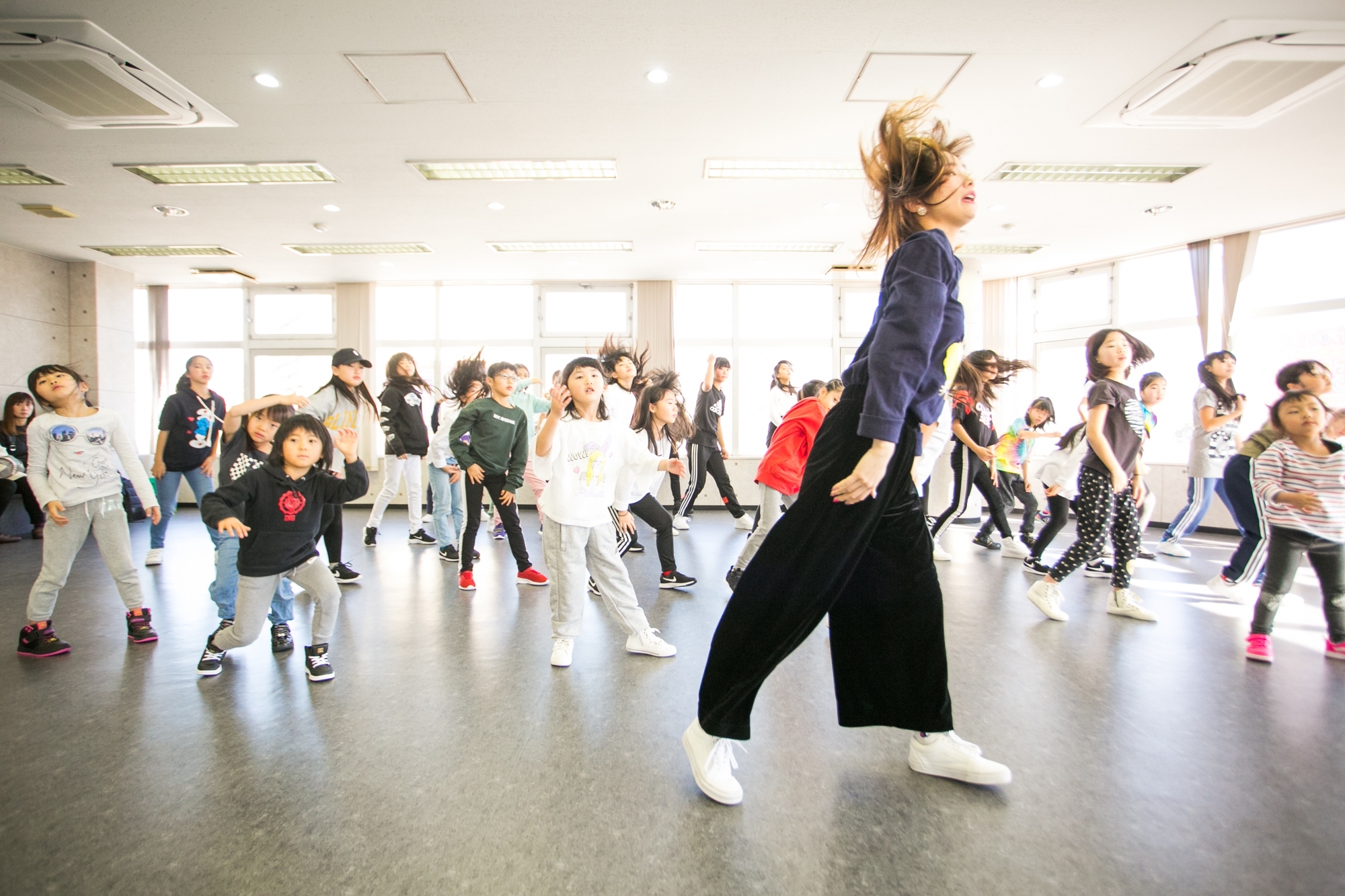 ジャズダンスとはどんな踊り？バレエとの違いや始め方をプロが徹底解剖