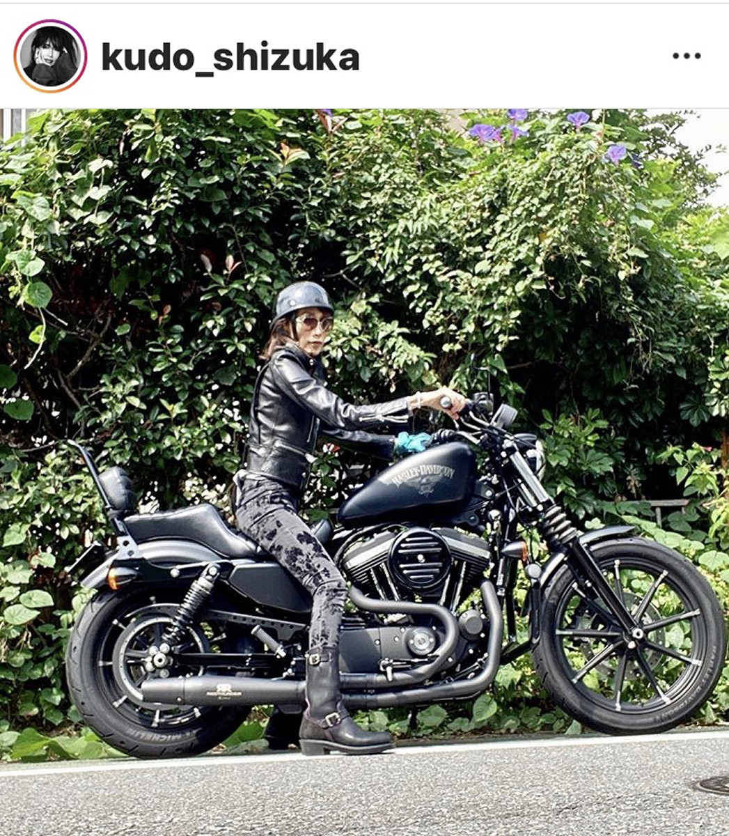 工藤静香がハーレーに跨る姿が話題！愛車カスタムと素顔の真相