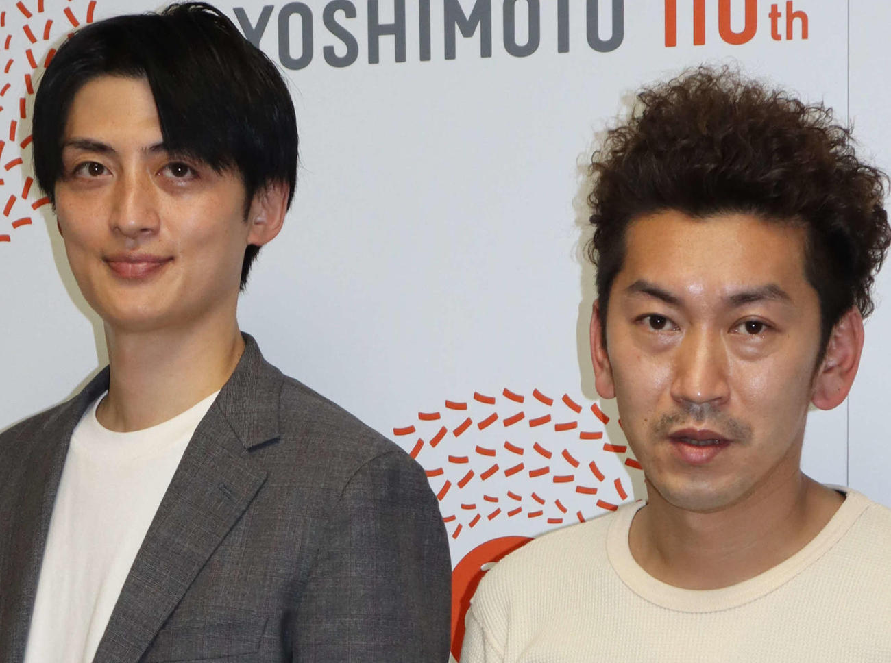 2026年、お笑い界の主役に躍り出た「ツー トライブ」――異端の漫才師が起こした地殻変動の全貌