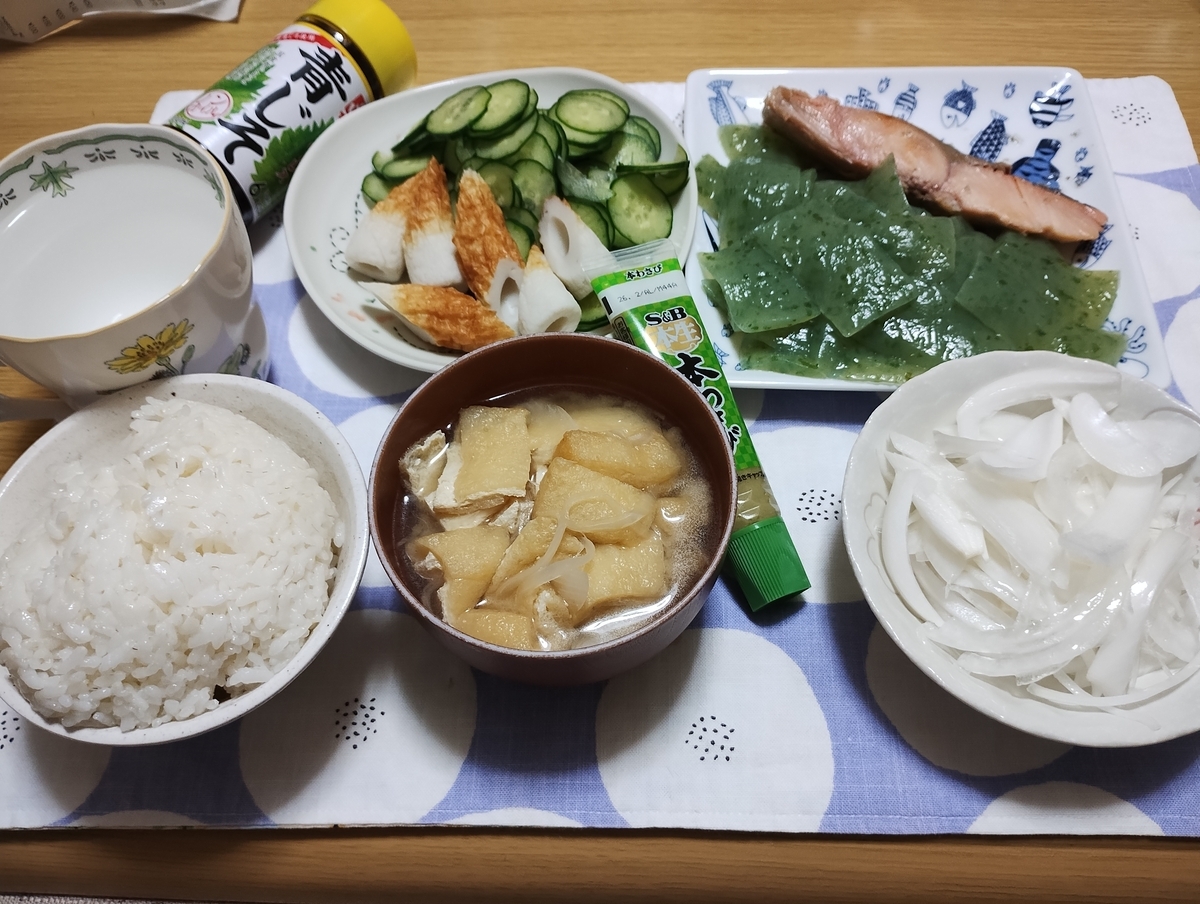一人暮らし男の夕飯事情2026！自炊しない派の本音と最強ズボラ飯