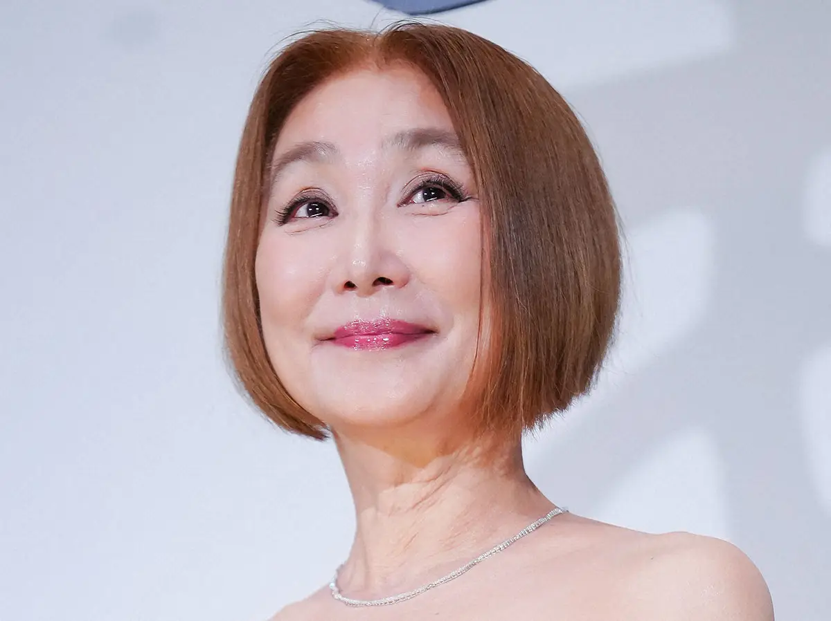 浅野温子の現在｜病気の真相からあぶ刑事復帰、グレイヘアの美貌まで