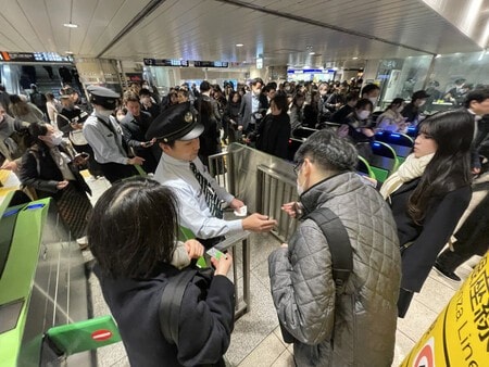 山手線運転見合わせで大混乱？デジタル化で激変した「振替輸送」の最新利用術と2026年の落とし穴