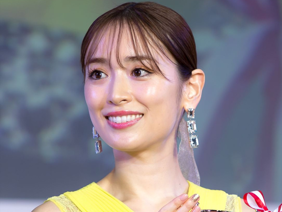 泉里香の「奇跡の美貌」は今も健在！2026年現在の実年齢とファンが驚嘆するセルフケアの真実