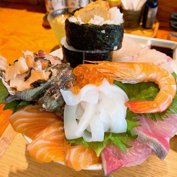【2026年最新ルポ】天神の夜を熱狂させる「魚男」の衝撃。なぜ今、博多の炉端焼きはここまで進化を遂げたのか？
