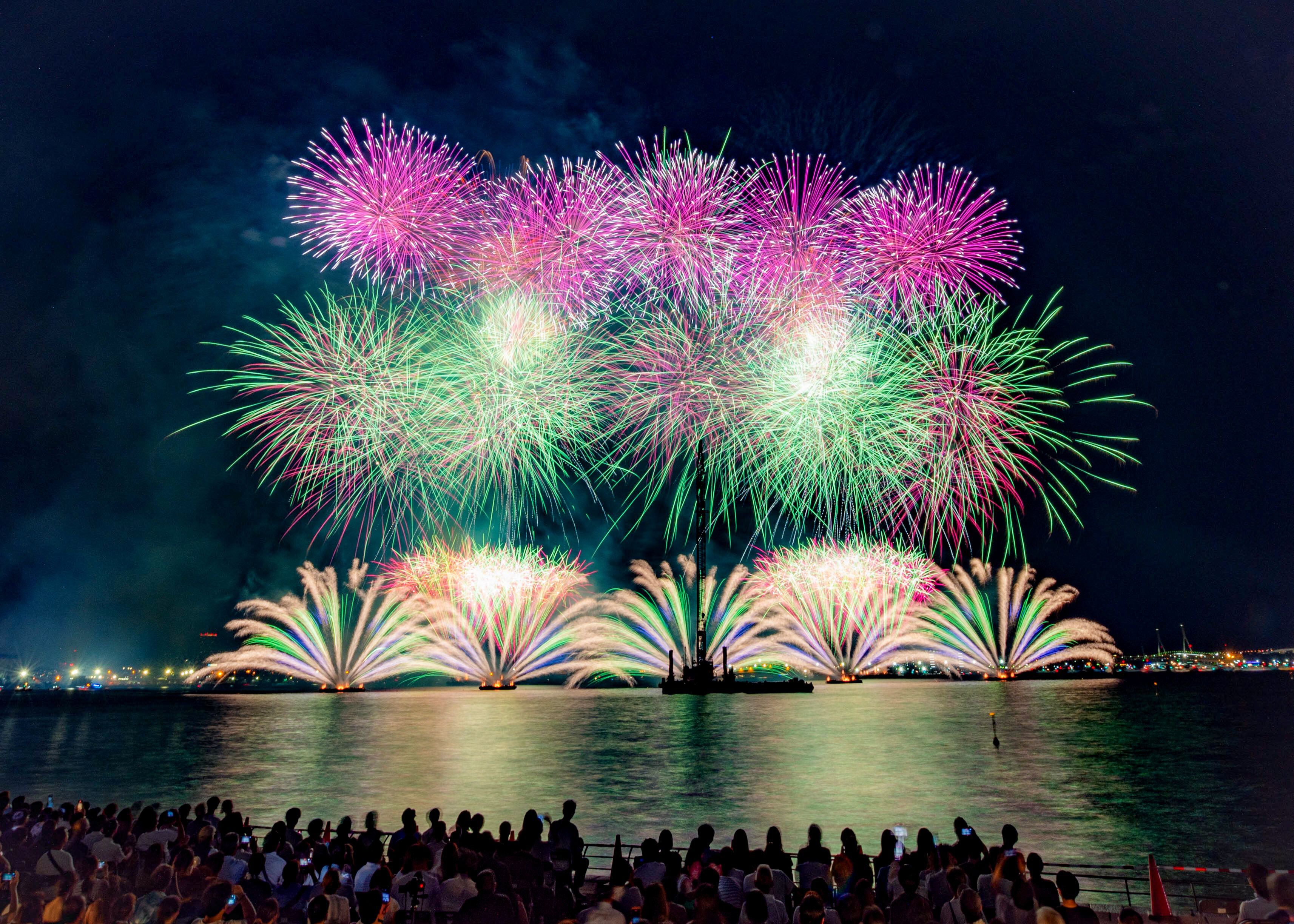 横浜・鎌倉の夜空を彩る花火大会！穴場スポットとチケット攻略法