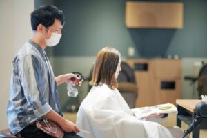 【潜入ルポ】「美容室 アース やばい」と噂される真実。なぜ業界巨頭は叩かれながらも勝ち続けるのか？