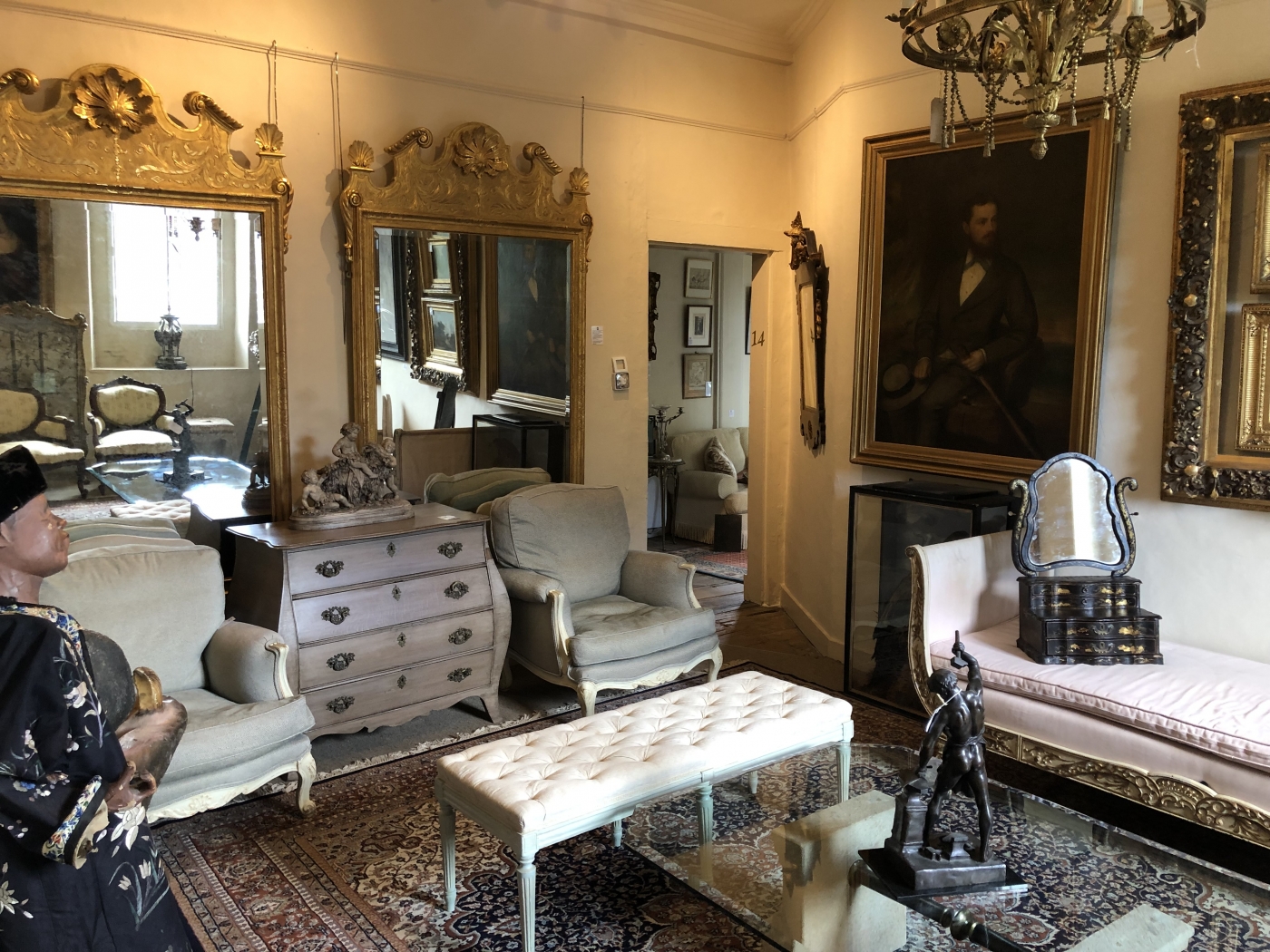 The Swan at Tetsworth Auction Room & Antiques Centre