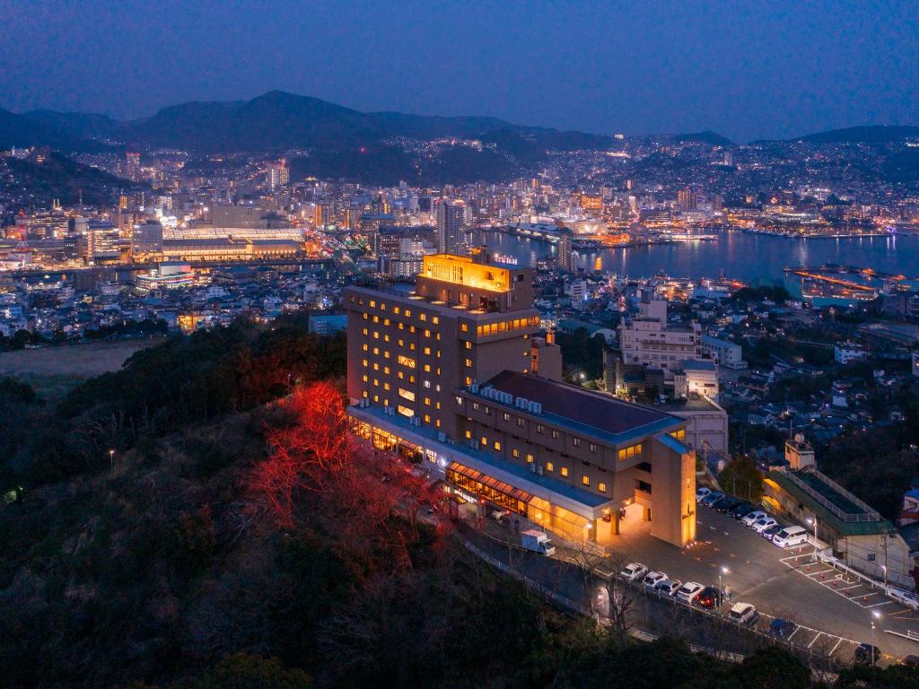 稲佐山観光ホテルの評判は？夜景客室と食事の満足度を徹底検証【2026】