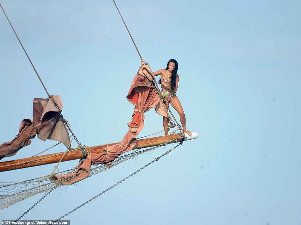 Dua Lipa Leaps off Yacht in Ibiza During Sun‑Soaked Sibling Getaway