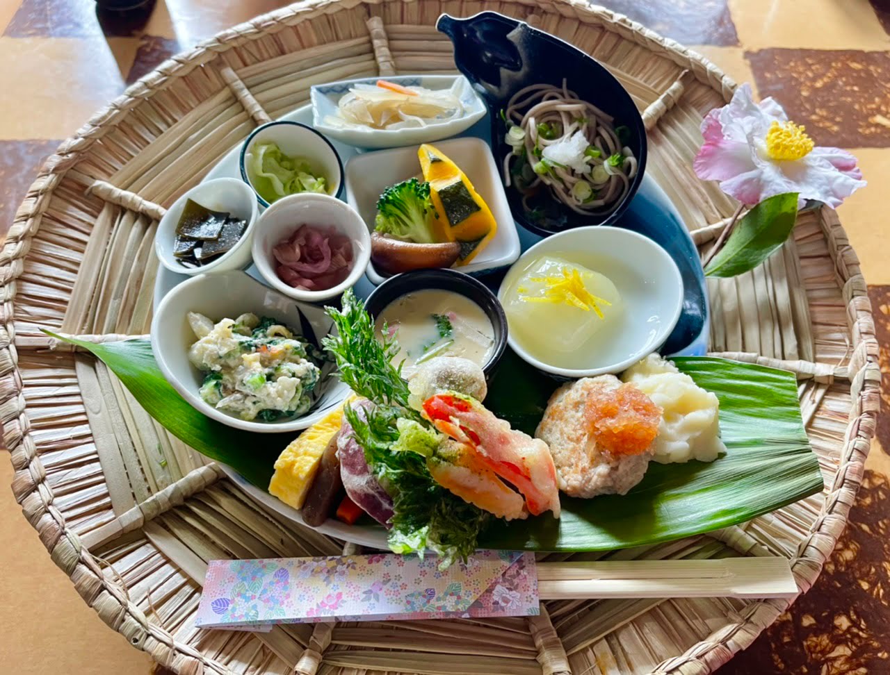 鳥取の奥座敷で味わう絶品グルメ！鹿野の古民家カフェと蕎麦名店