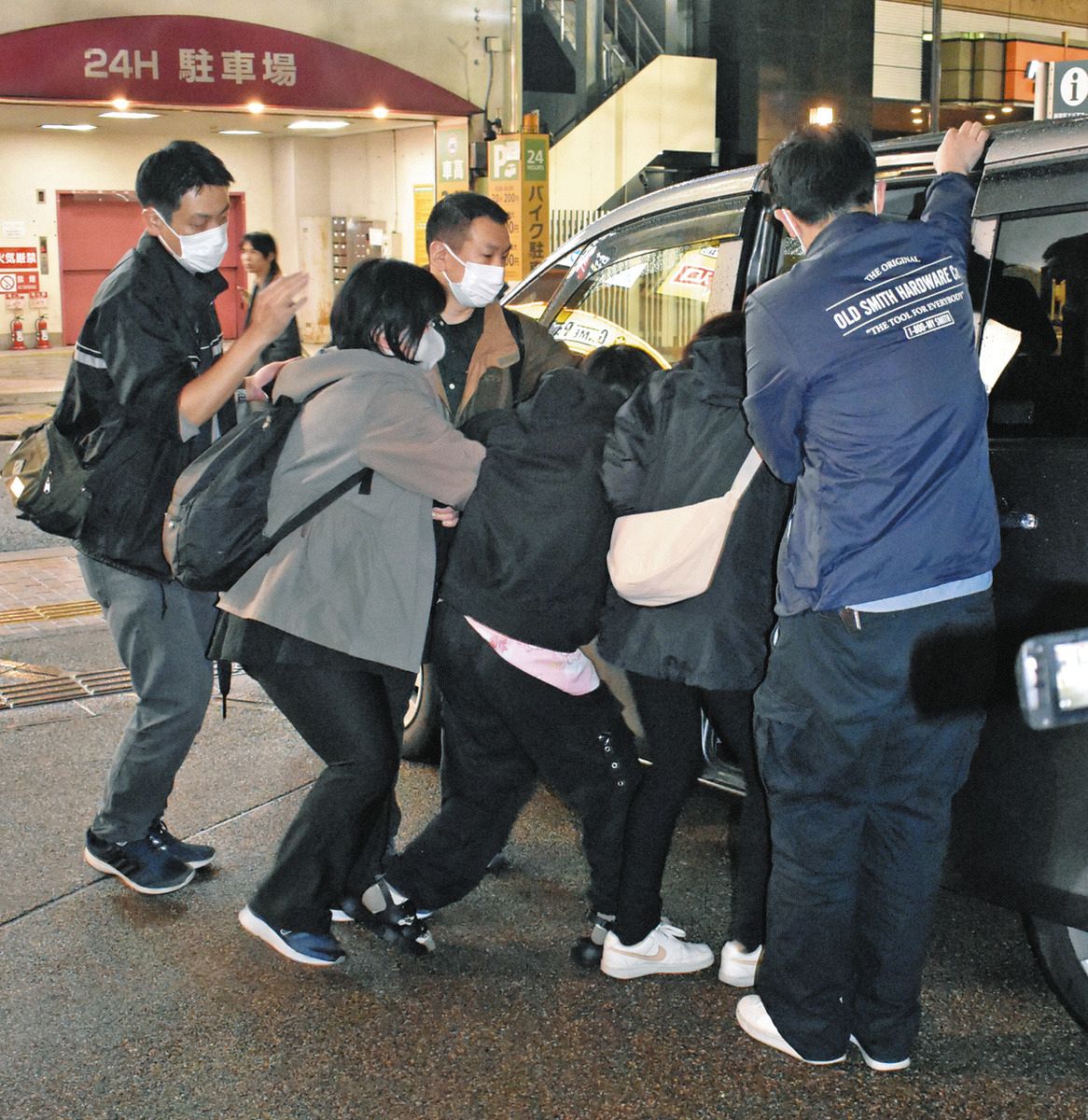 トー横一斉補導の独占真相：歌舞伎町に集う若者たちと警視庁の攻防