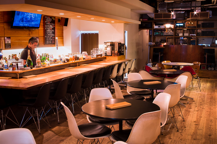 【2026年最新トレンド】東京の夜を変革する「Bar Cafe the S」が提示する、新たな都市の居場所とハイブリッド型カルチャーの全貌