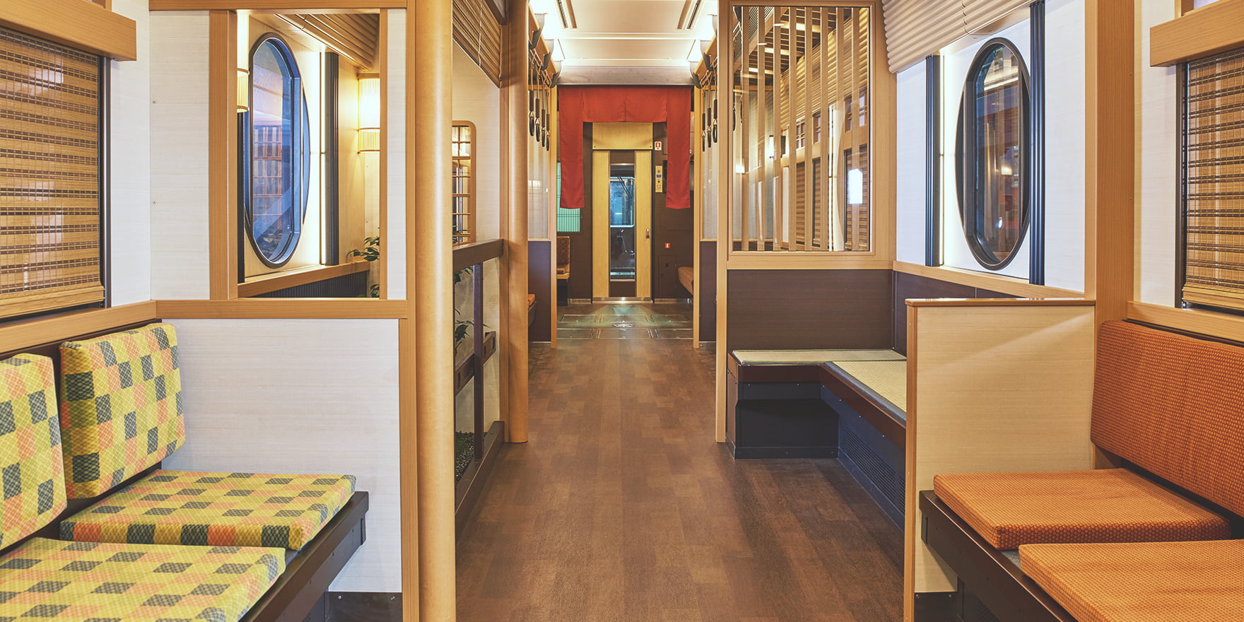 阪急「京とれいん雅洛」車内の魅力全解剖！おすすめ席と混雑回避