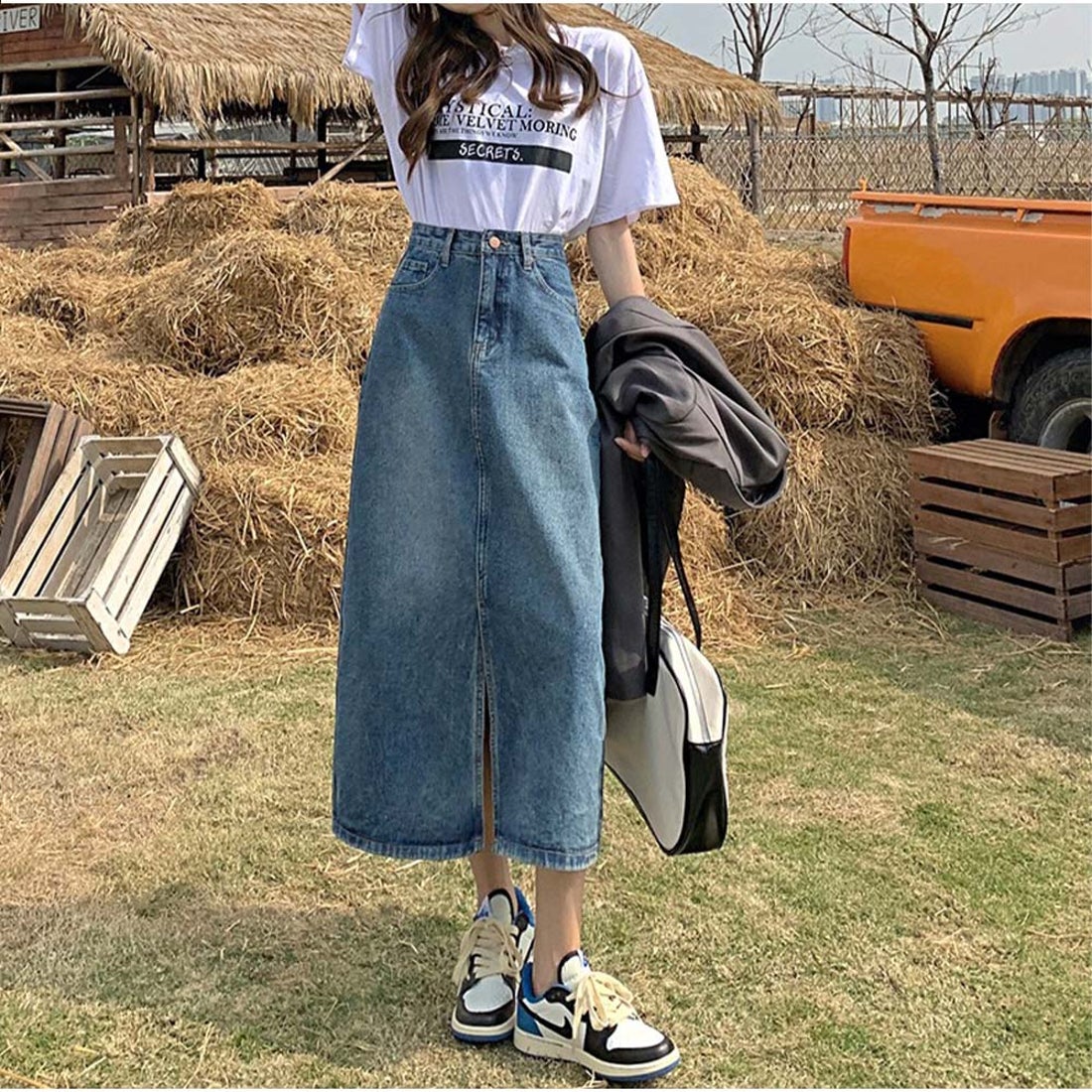 大人女子のロングデニムスカート着こなし術！体型カバーと流行コーデ