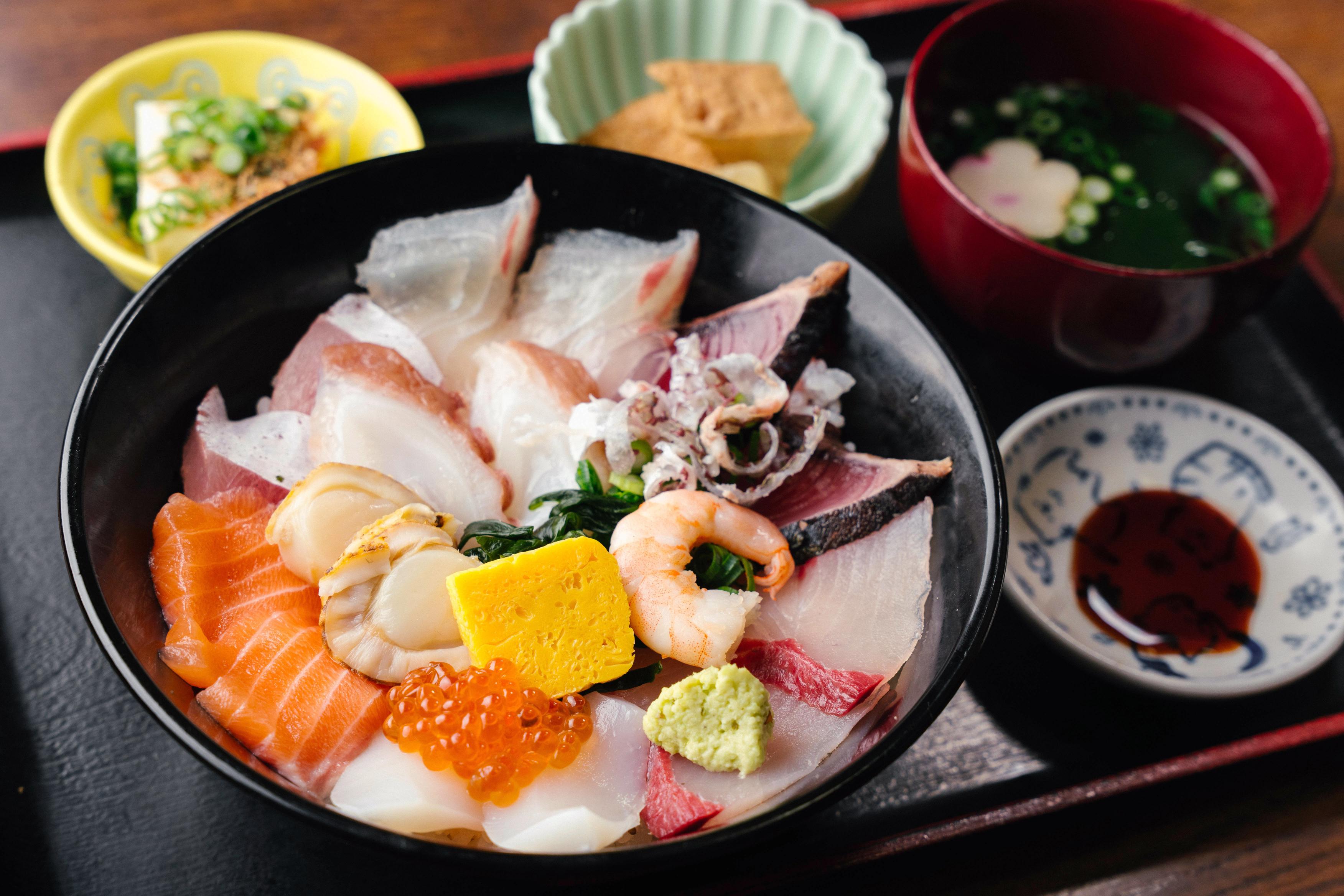 【2026年現地取材】湯の街・別府で伝説と化す「いづつ」圧倒的生魚と至高の海鮮丼を追う