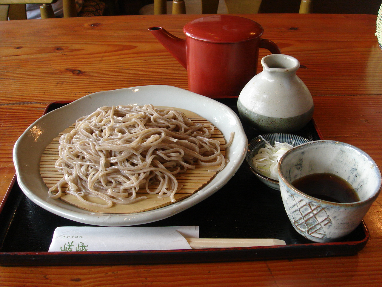 鹿沼の蕎麦名店「嵯峨」が愛される理由！ニラそばの魅力と混雑回避術