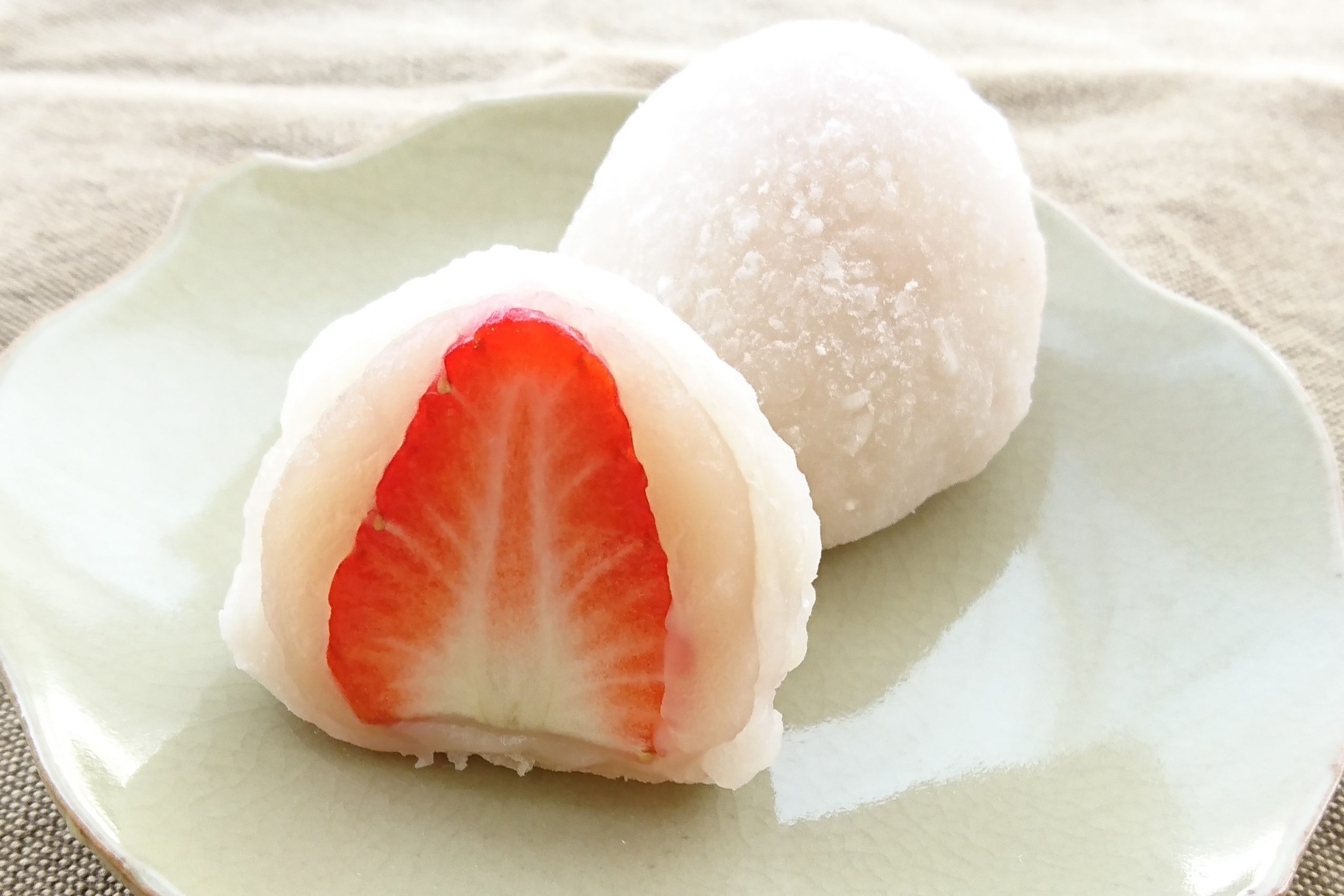 電子レンジで極上！翌日も固くならない絶品いちご大福の作り方