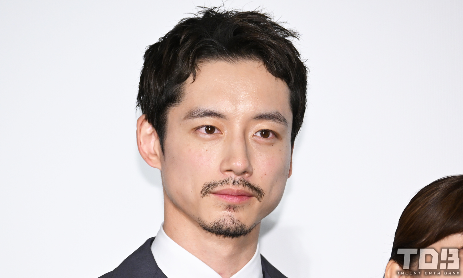坂口健太郎の最新短髪に視線集中！役作りの裏側と美容室オーダー法