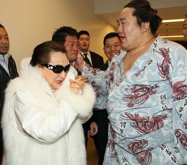 細木数子と裏社会の黒い噂！テレビ界を支配した占術師の衝撃の真相