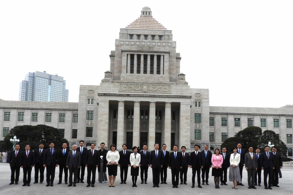 議員グラビア挑戦の真相とは？政界とメディアが激震した舞台裏