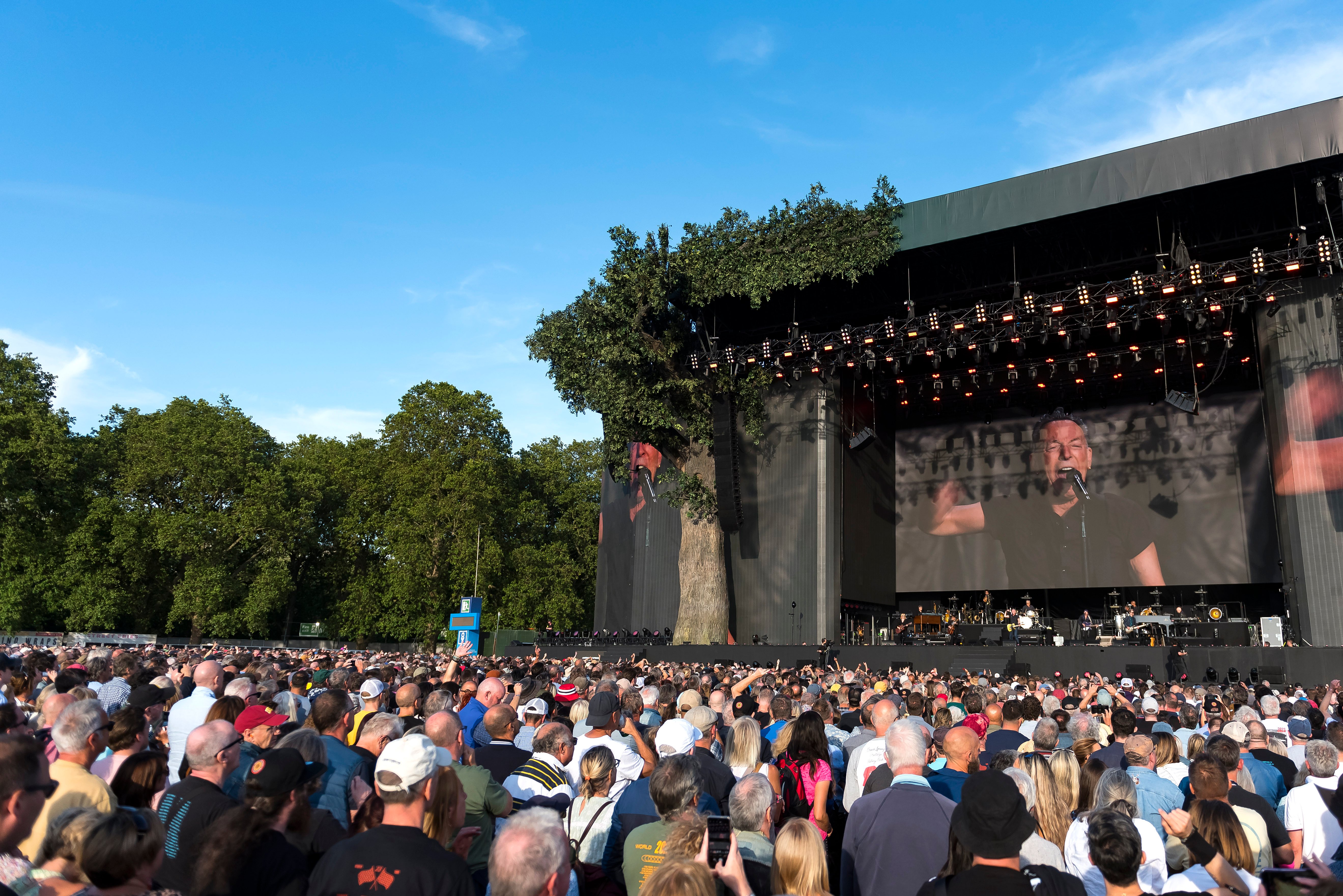 What Time Does Bst Hyde Park Finish