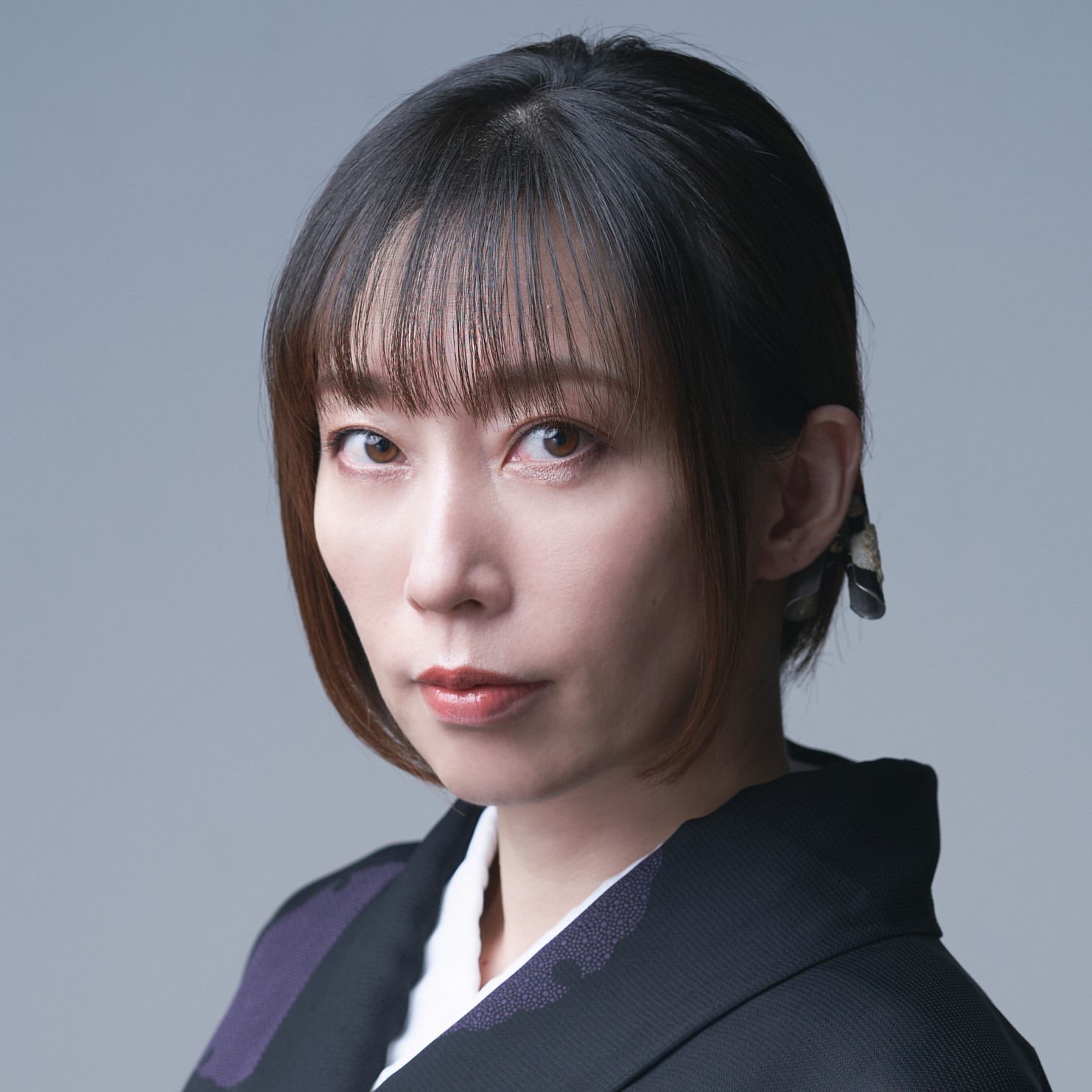 怪談師・牛抱せん夏の正体｜本名・年齢から結婚の真相と現在の凄みを追う