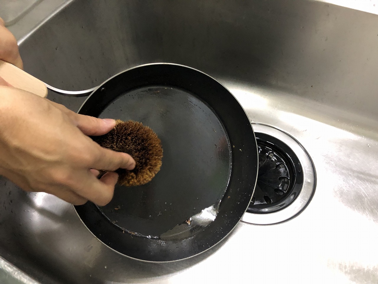 鉄フライパンの洗い方完全ガイド！洗剤Ngの真相と焦げリセット術