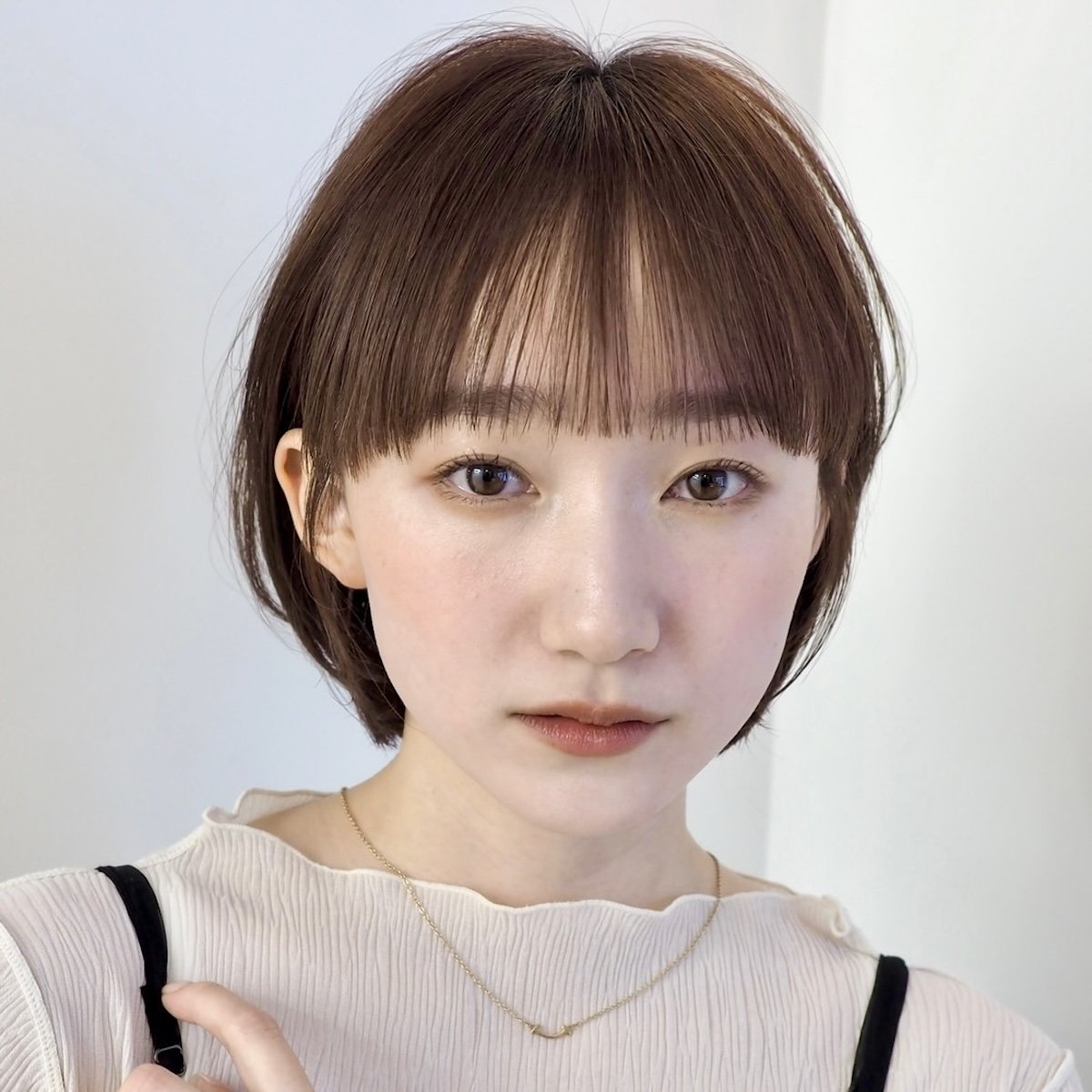 【2026年最新】なぜあの人はショートボブが似合うのか？骨格・髪質・顔タイプから紐解く「似合う人」の決定的な法則
