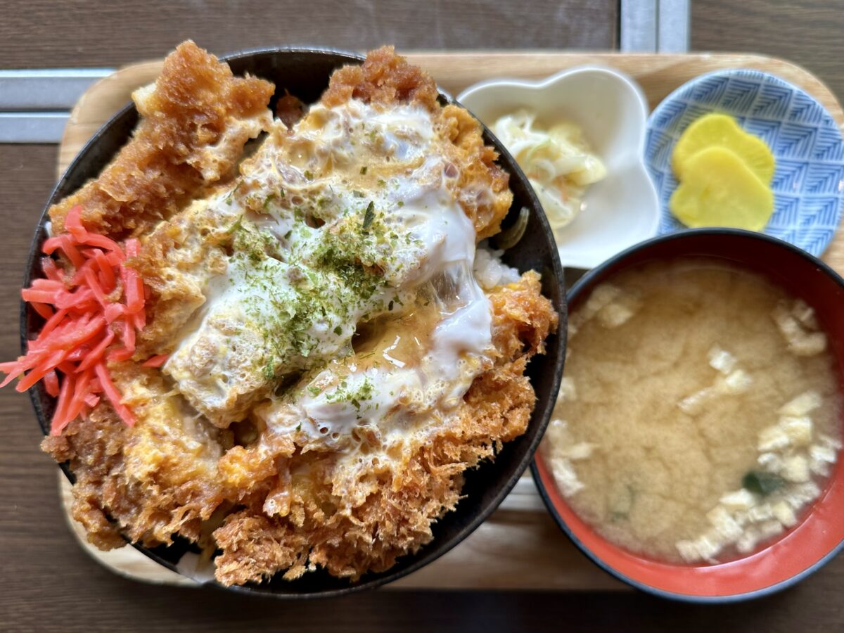 蔵八の評判と閉店の噂を徹底調査！名物ラーメンの魅力と混雑状況