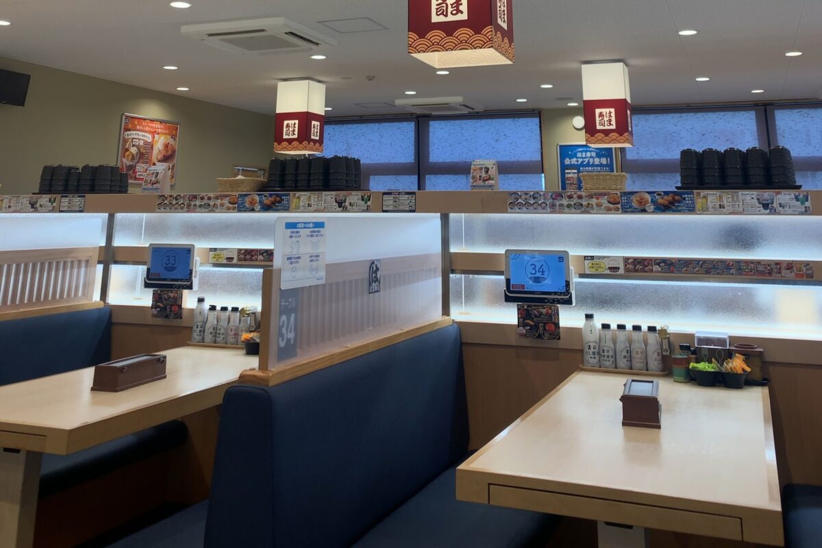 回転寿司で一人テーブル席は迷惑？店員の本音と2026年最新ルール
