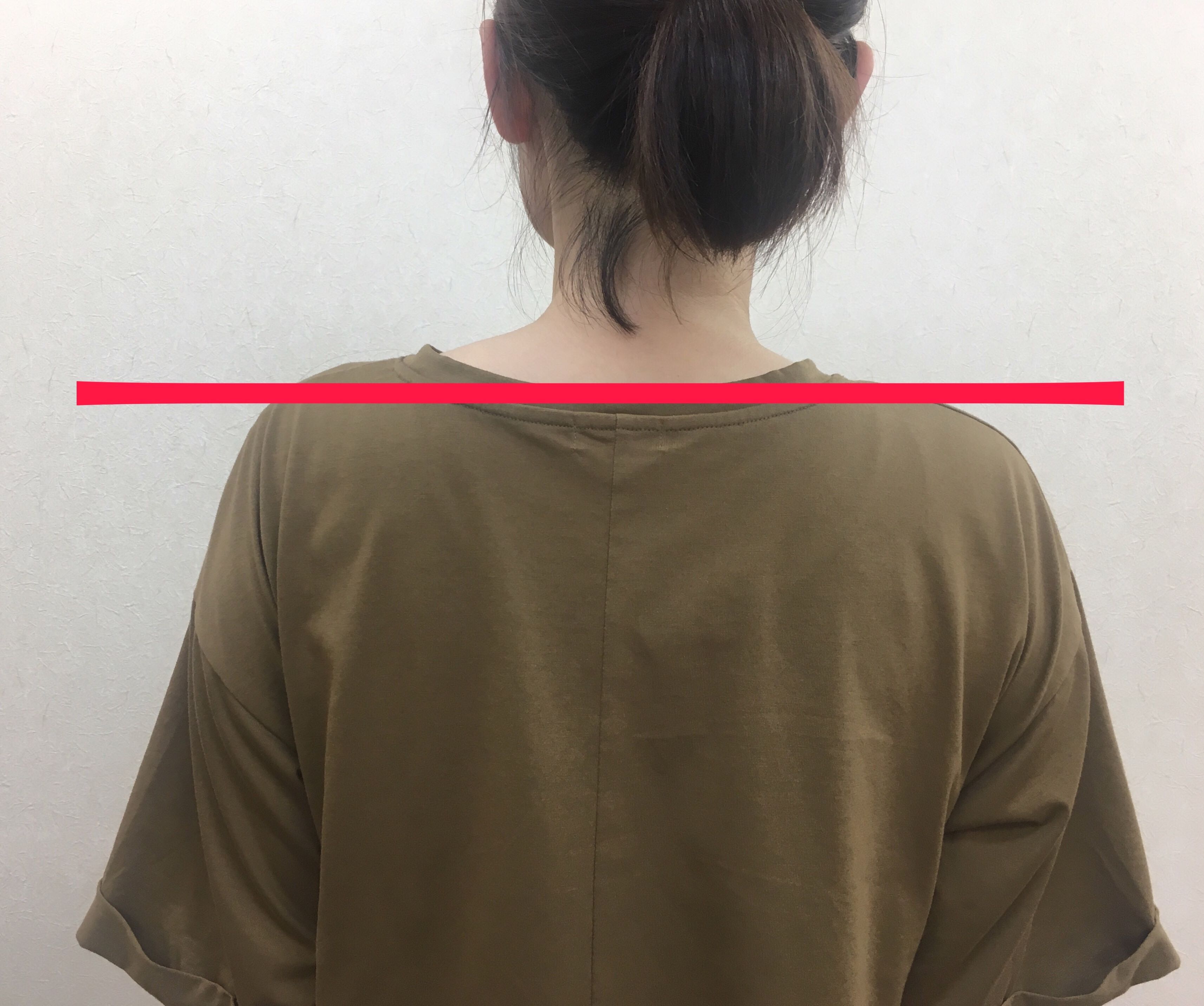 鏡を見て焦る肩の高さのズレ！側弯症の見分け方と最新リセット術
