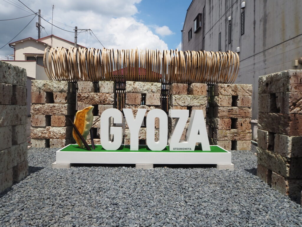 宇都宮「餃子 通り」の現在地：2026年、熱狂の行列と進化するクラフト餃子が紡ぐ街のリアル