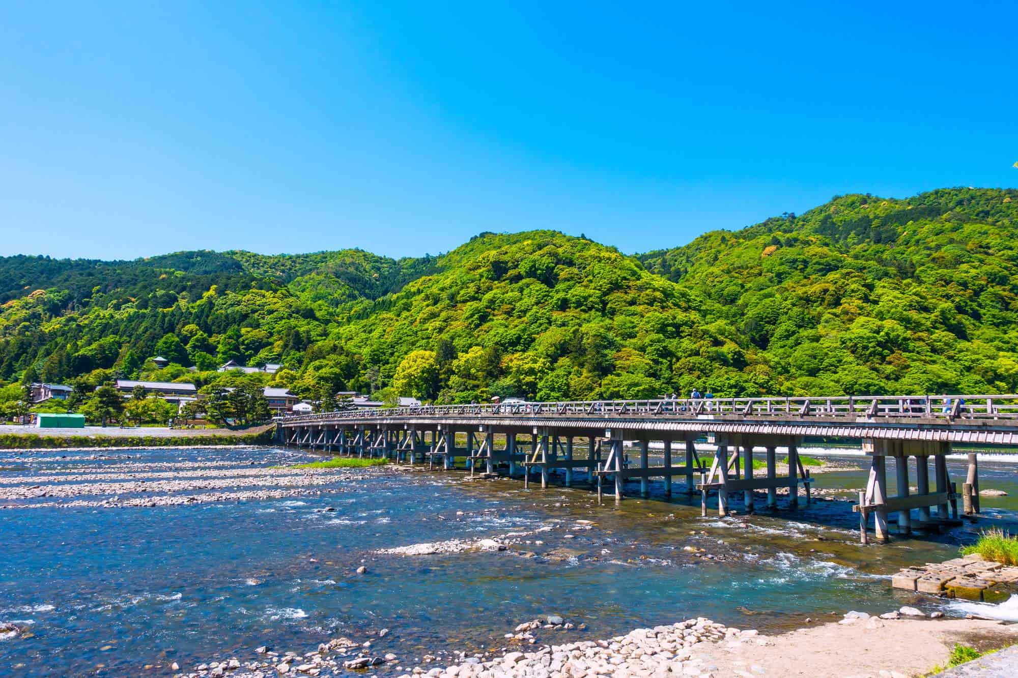 嵐山の象徴・渡月橋を完全攻略！混雑を回避する極意と隠れた絶景