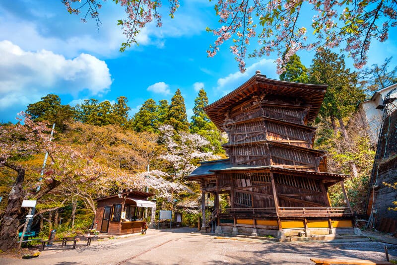 二度とすれ違わない二重螺旋の衝撃——2026年、世界中の建築家が会津若松へ押し寄せる理由