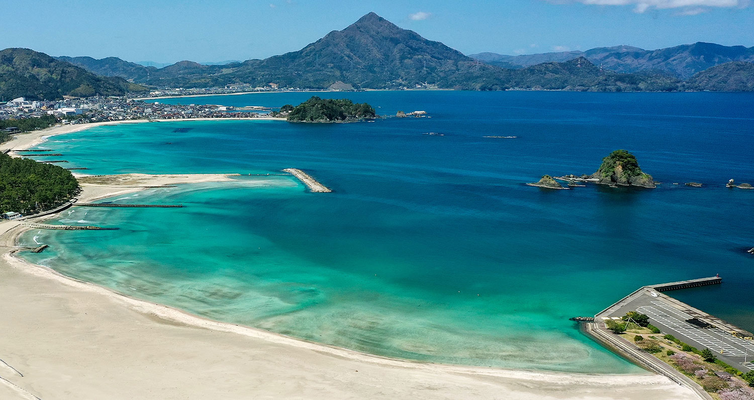 原発稼働50年の静けさと国際認証の海。2026年、若狭の「高浜町」が見せる地方創生の現在地