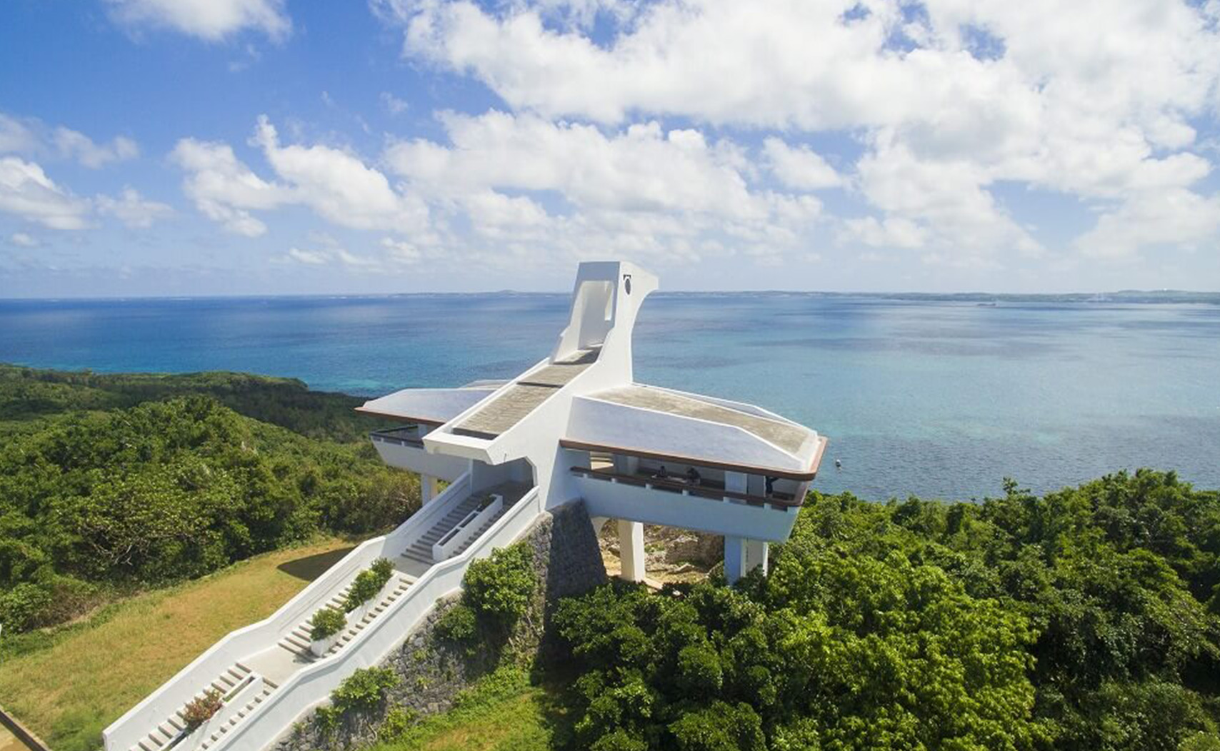 伊良部島・牧山展望台の絶景とサシバの謎｜2026年現地取材レポ