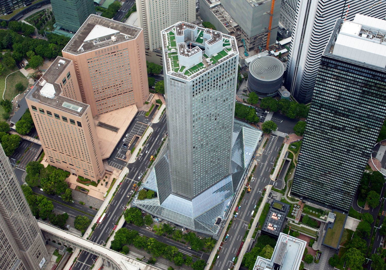 新宿住友ビルの現在！三角広場や展望台の真相と見どころ総力取材