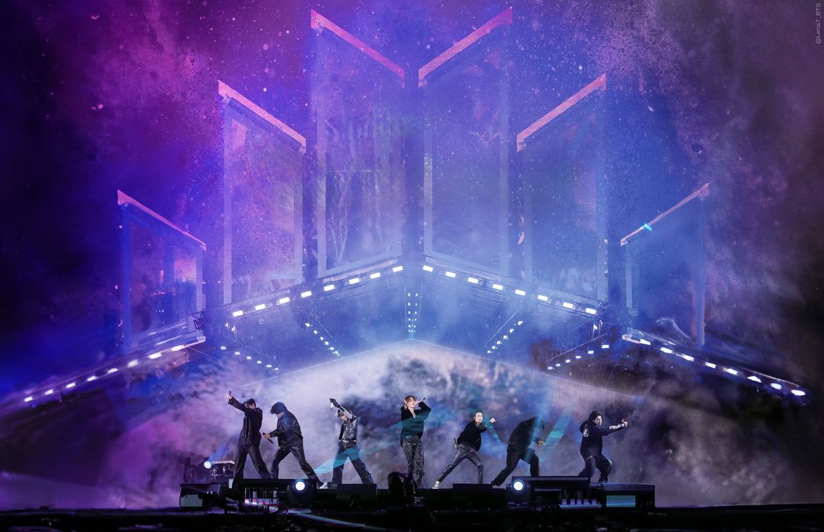 Bts on: E Live Stream