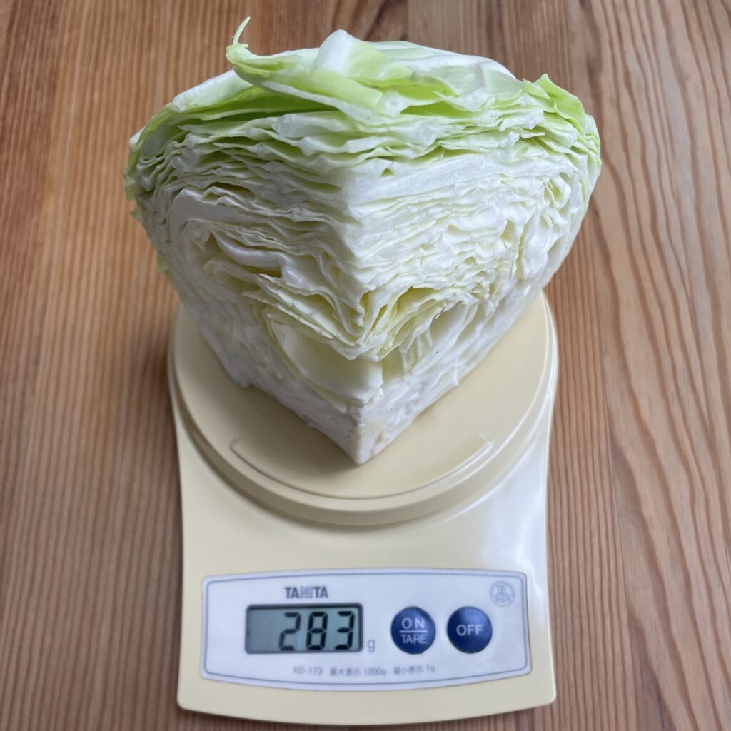 キャベツ4分の1は何グラム？季節別の重さと葉の枚数・カロリー早見表