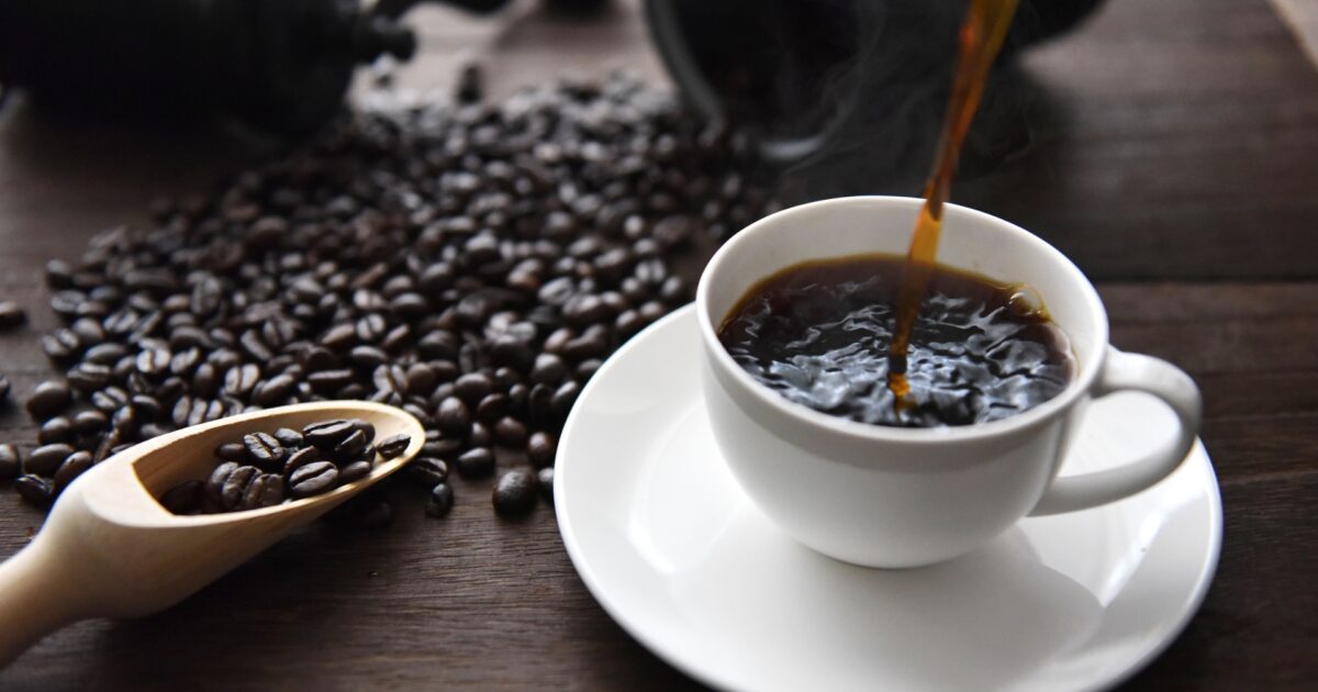 毎朝の1杯が寿命を削る？「コーヒーは身体に悪い」説の真実と2026年の最新科学
