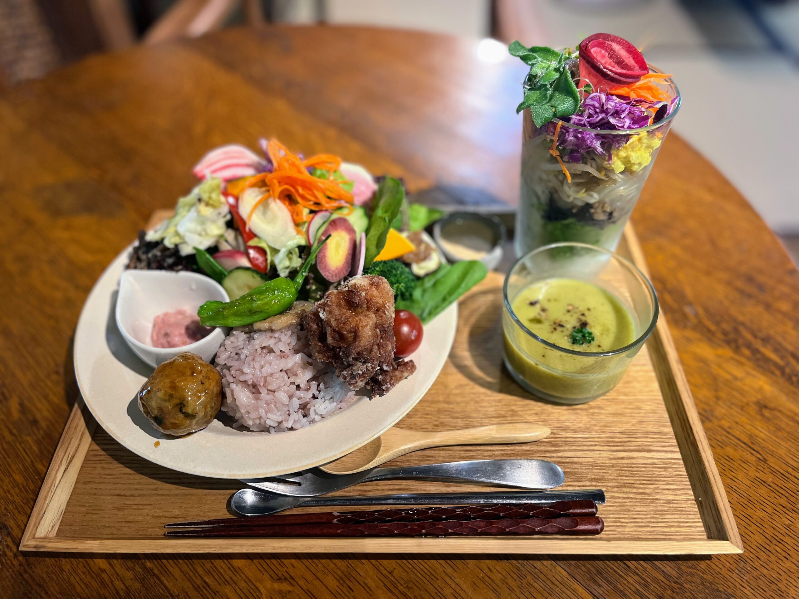昼休みの失敗をゼロに！今すぐ行ける究極の穴場ランチ徹底比較